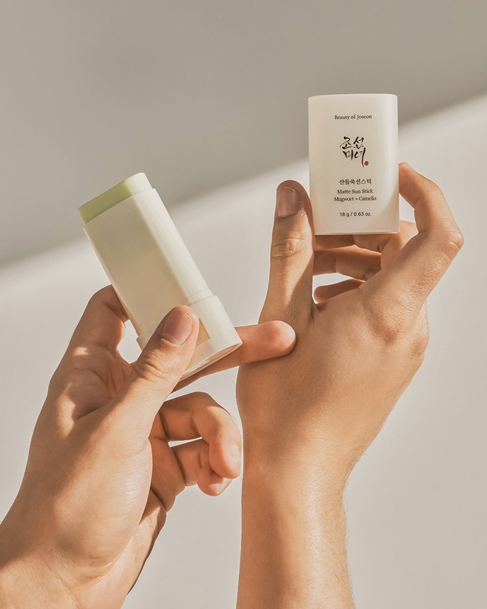 بيوتي أوف جوسون ستيك واقي شمس غير لامع بالماغورت والكاميليا - 18 جرام | Beauty of Joseon Matte Sun Stick: Mugwort + Camellia - 18g 18 غم - EROS STORE
