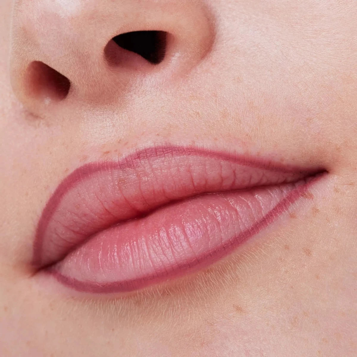 Essence 8H Matte Comfort Lipliner | ايسنس محدد شفاه مات 1 - EROS STORE