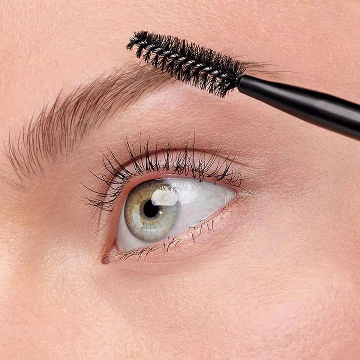 فرشاة مزدوجة للحواجب من كاتريس | Catrice Dual Brow Brush - EROS STORE