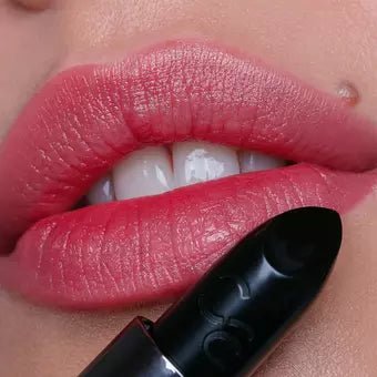 مرطب الشفاه "دارك روبي جلو" من كاتريس | Catrice Dark Ruby Glow Lip Balm - EROS STORE