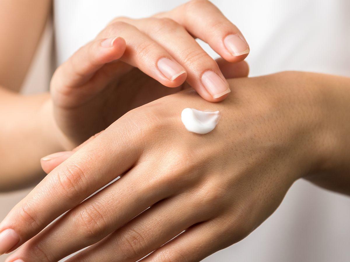 مرطب يدين صغير للحقيبة من إيفلين | Eveline Mini Hand Cream 50 مل - EROS STORE