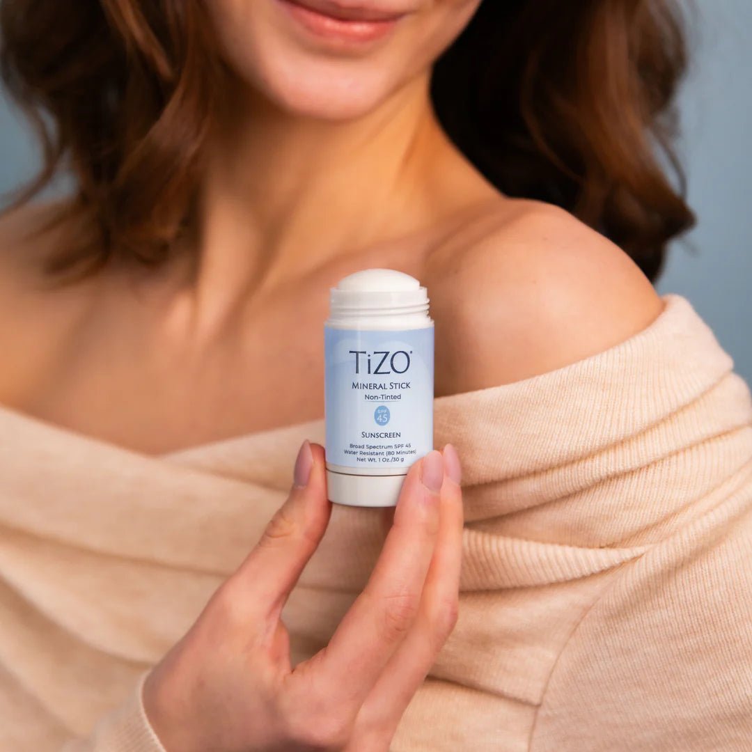 Tizo Mineral Stick Non - Tinted SPF 45 - 30g | تايزو ستيك واقي شمسي معدني بدون لون مع عامل حماية من الشمس 45 - 30 غرام 30 g - EROS STORE