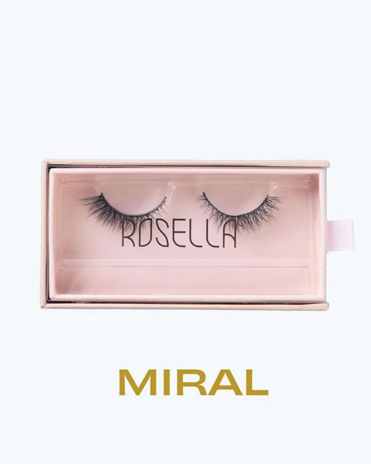 رموش من روزيلا لإطلالة كثيفة وطبيعية
