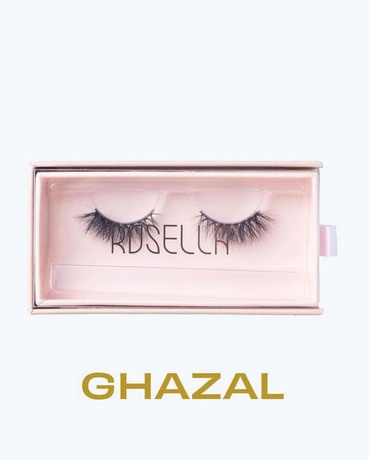 رموش من روزيلا لإطلالة كثيفة وطبيعية
