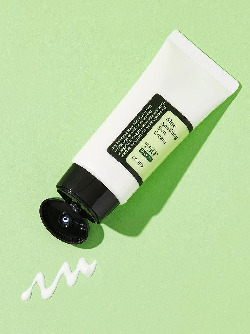 صورة رسمية كريم الشمس المهدئ بالصبار SPF50+/PA+++ من كوزركس