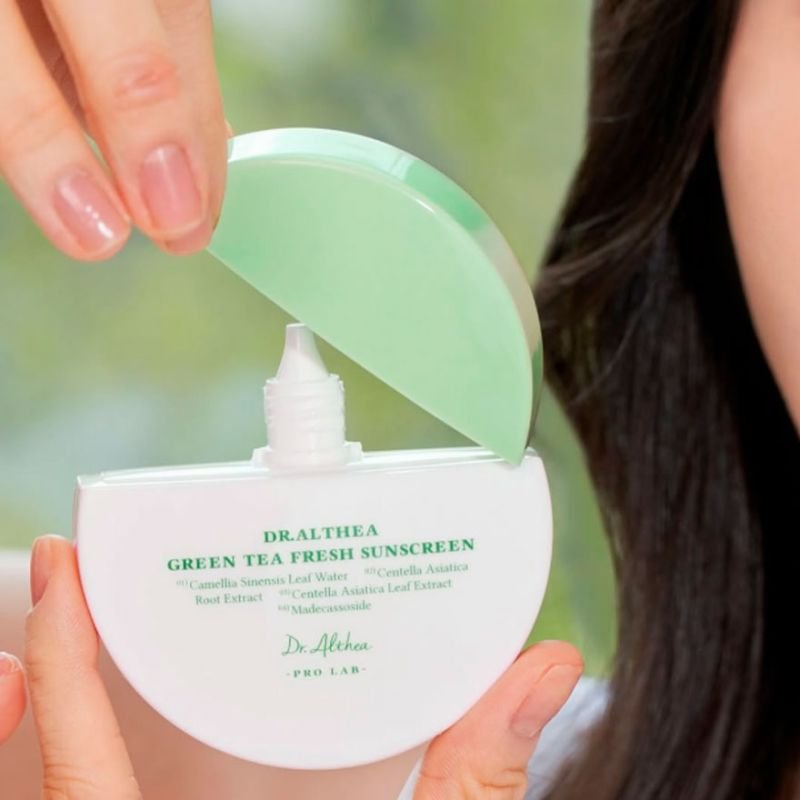 Dr Althea Green Tea Fresh Sunscreen 45ml | واقي شمس د ألثيا. بالشاي الأخضر - EROS STORE
