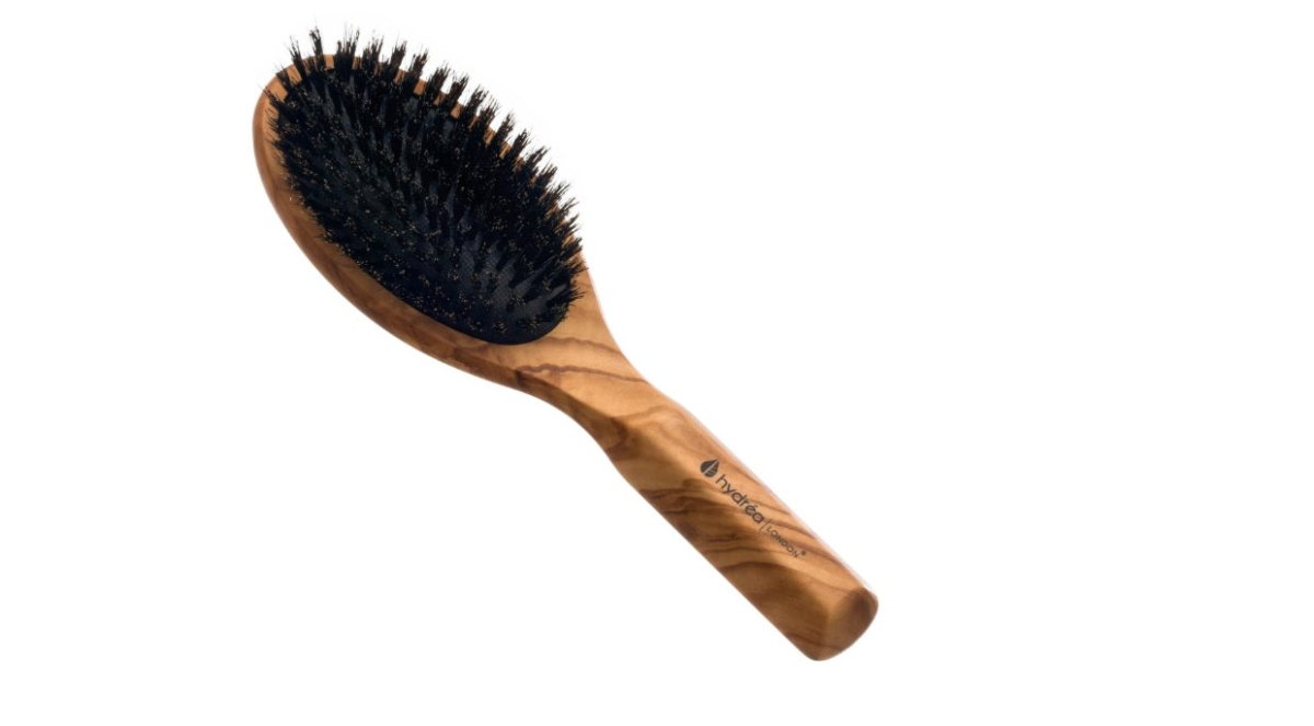 فرشاة شعر هيدريا لندن المعمرة من خشب الزيتون بشعيرات الخنزير الخشنة النقية من هيدريا لندن | Hydrea London Olive Wood Hairbrush with Pure Boar Bristles - EROS STORE