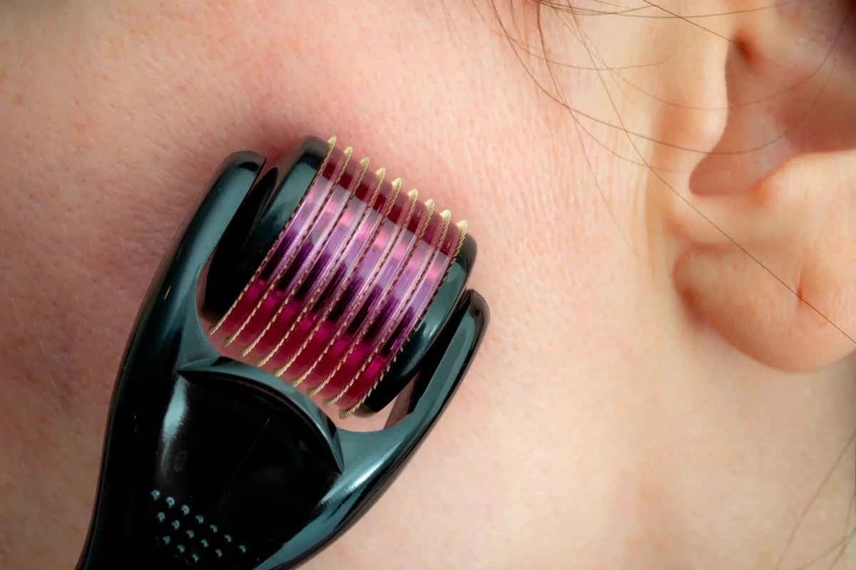 جهاز ديرمارول تيتانيوم لإعادة بناء البشرة | Titanium Derma Roller 0.5 MM - EROS STORE