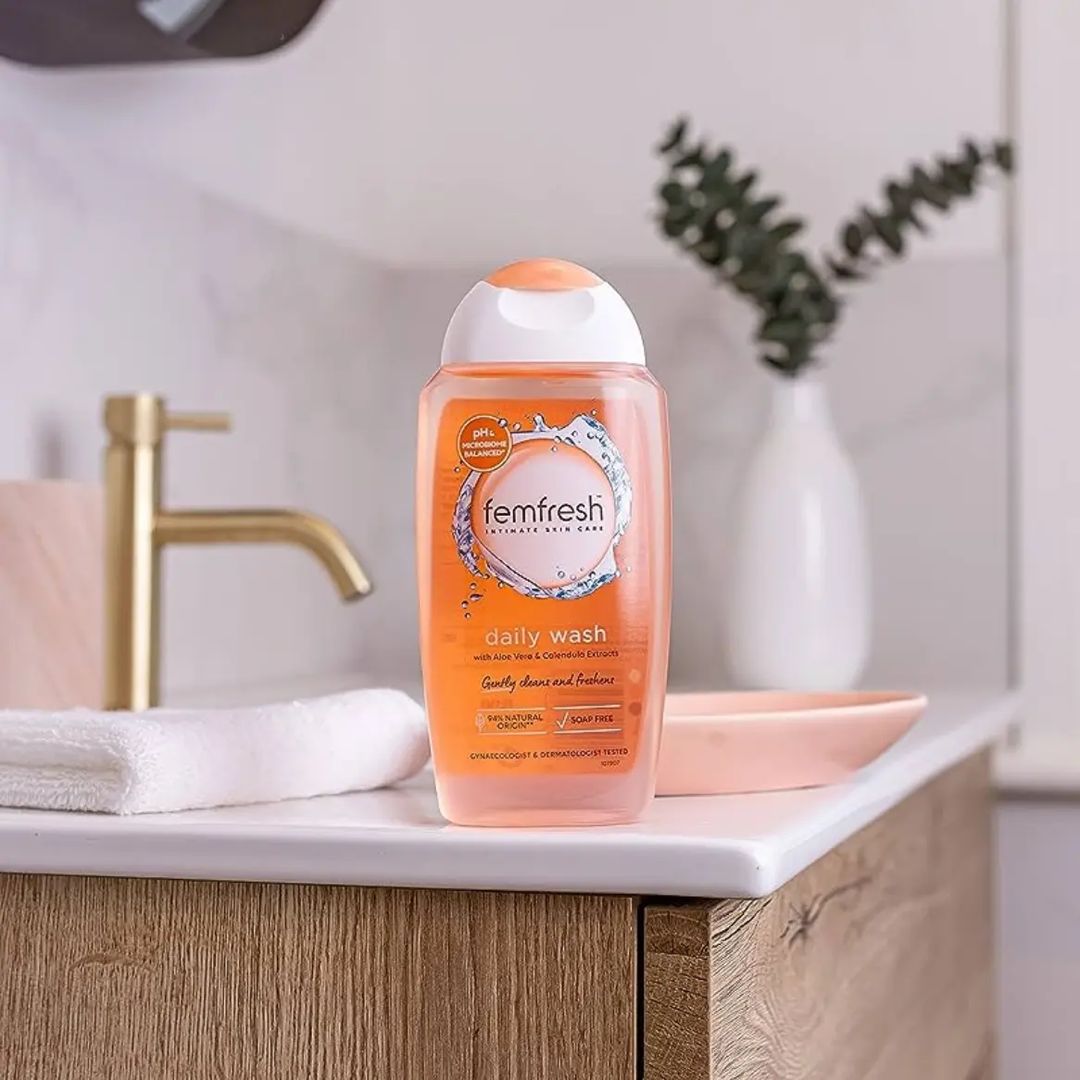 غسول يومي للعناية بالبشرة الحميمة من فيم فريش بالصبار | Femfresh Daily Intimate Wash with Aloe Vera 250 مل - EROS STORE