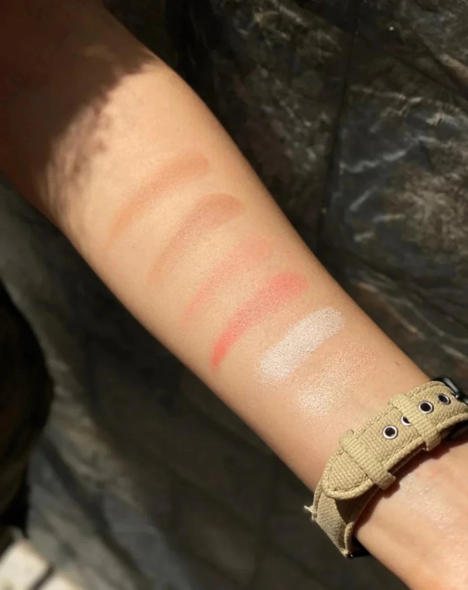 كاتريس باليت ألوان الصيف للوجه بلاش, برونزر و هايلايتر | Catrice Summer Obsession 010 Palette Matte and Glow - EROS STORE