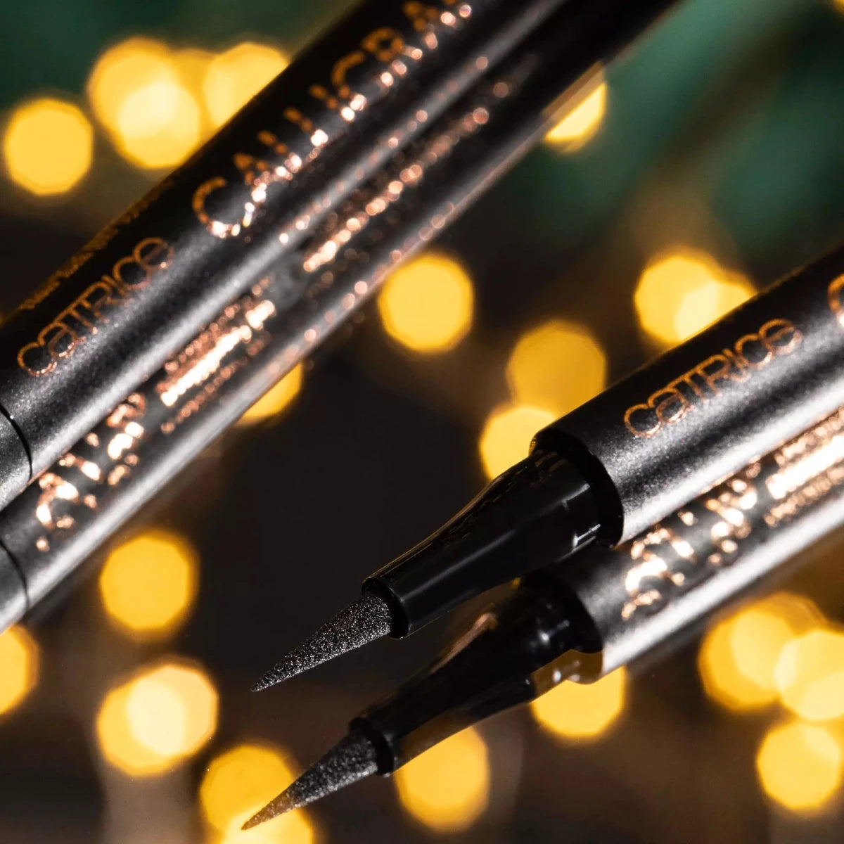 قلم كاليجراف برو رفيع استخدام 24 ساعة باللون المطفي مقاوم للماء من كاتريس | Catrice Calligraphy Pro Slim 24 - Hour Matte Waterproof Pen - EROS STORE