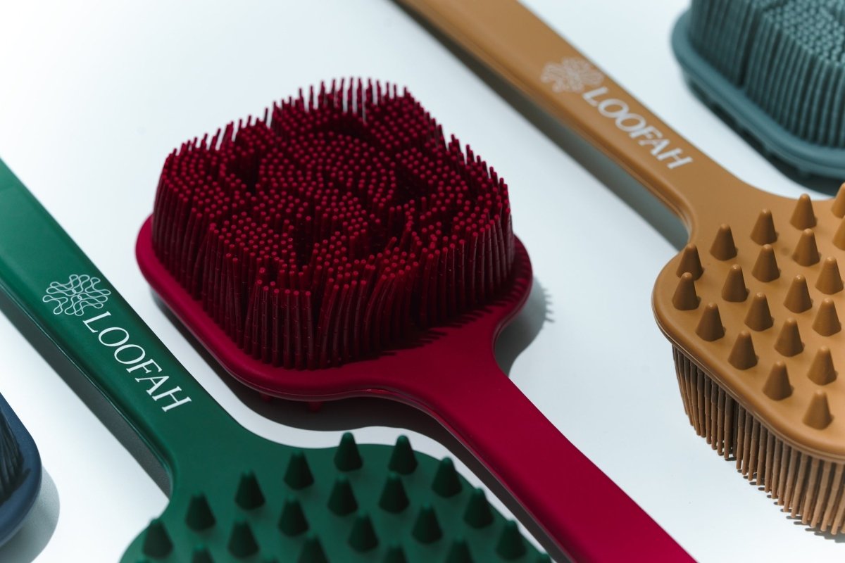 Long back brush to reach all areas فرشاة ظهر طويلة للوصول لجميع المناطق Red - احمر - EROS STORE