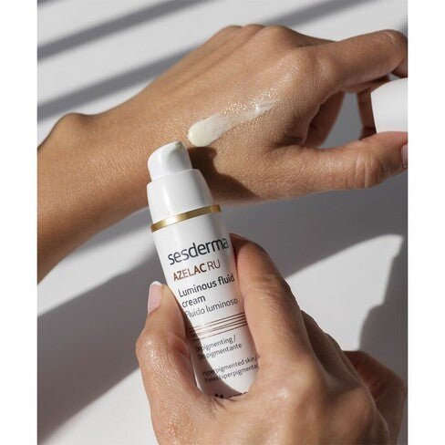 واقي شمس ومفتح أزيلاك رو السائل من سيسديرما | Sesderma Azelac RU Liposomal Depigmenting Sunscreen SPF50 50 مل - EROS STORE