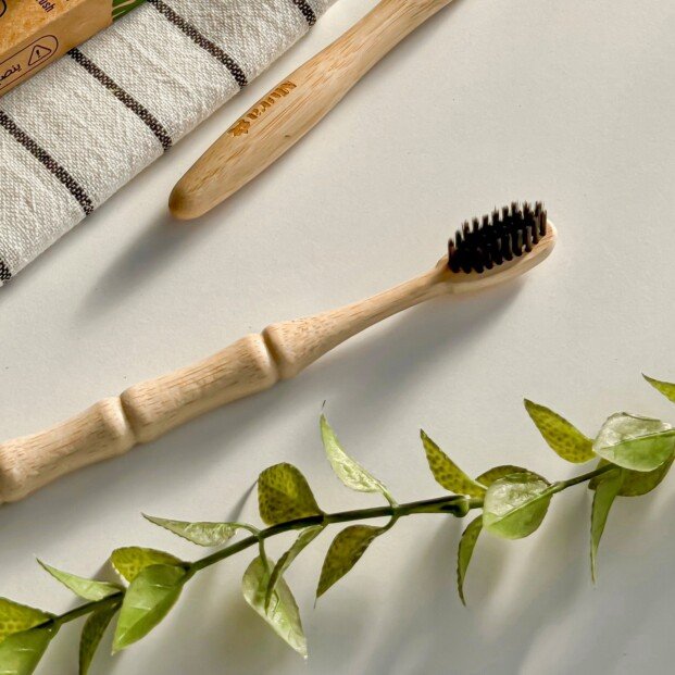 Bamboo stem toothbrush فرشة اسنان بتصميم ساق البامبو