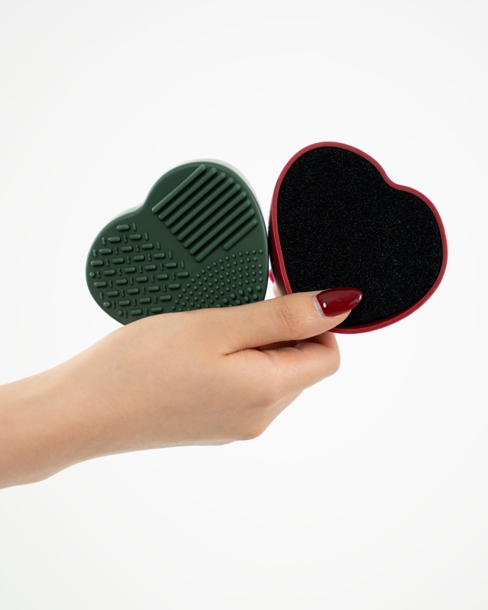 Silicone tool for cleaning makeup brushes اداة سيليكونية لتنظيف فرش المكياج Red - احمر - EROS STORE