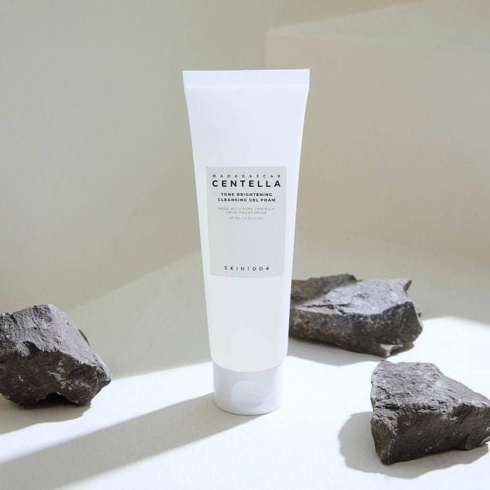 SKIN1004 TONE BRIGHTENING CLEANSING GEL FOAM - 125ML | سكن1004 غسول جل رغوي لتفتيح البشرة - 125 مل 125 مل - EROS STORE